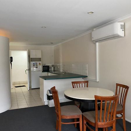 Cosmopolitan Motel & Serviced Apartments Rockhampton Exterior photo
