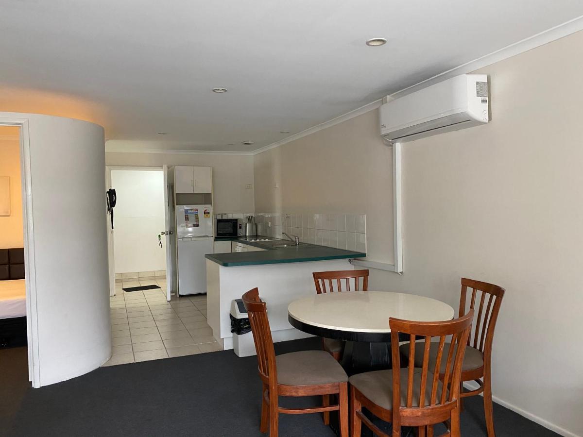 Cosmopolitan Motel & Serviced Apartments Rockhampton Exterior photo