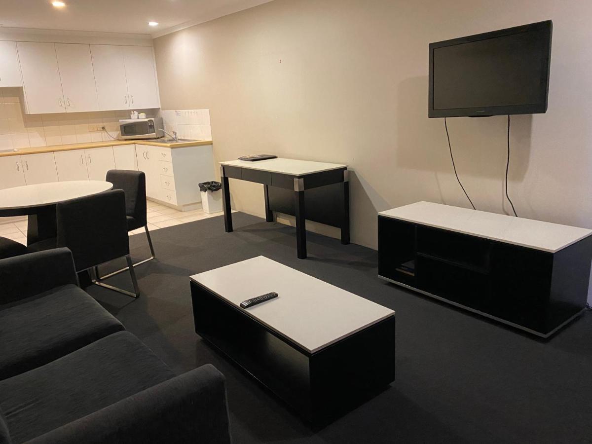 Cosmopolitan Motel & Serviced Apartments Rockhampton Exterior photo