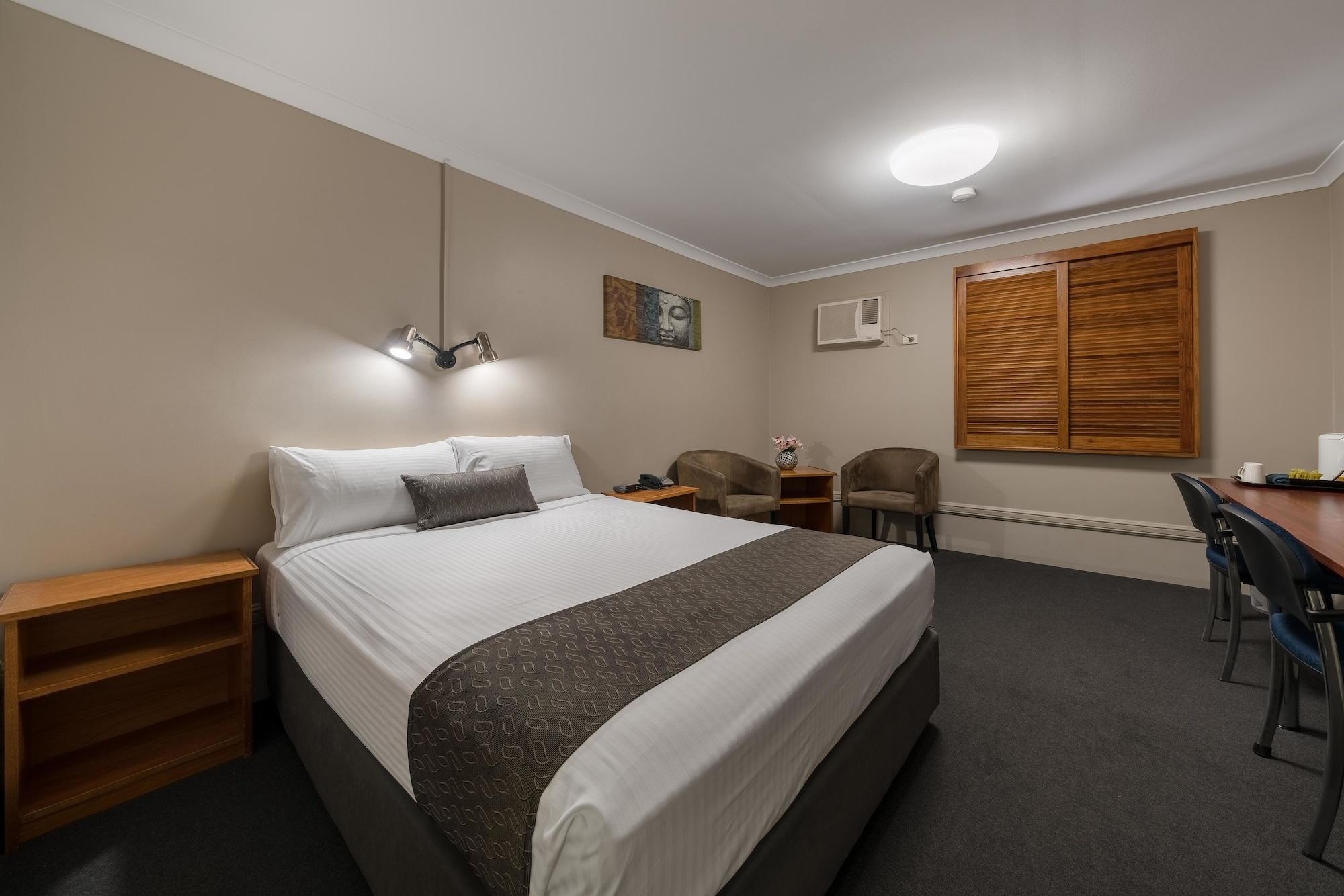Cosmopolitan Motel & Serviced Apartments Rockhampton Exterior photo