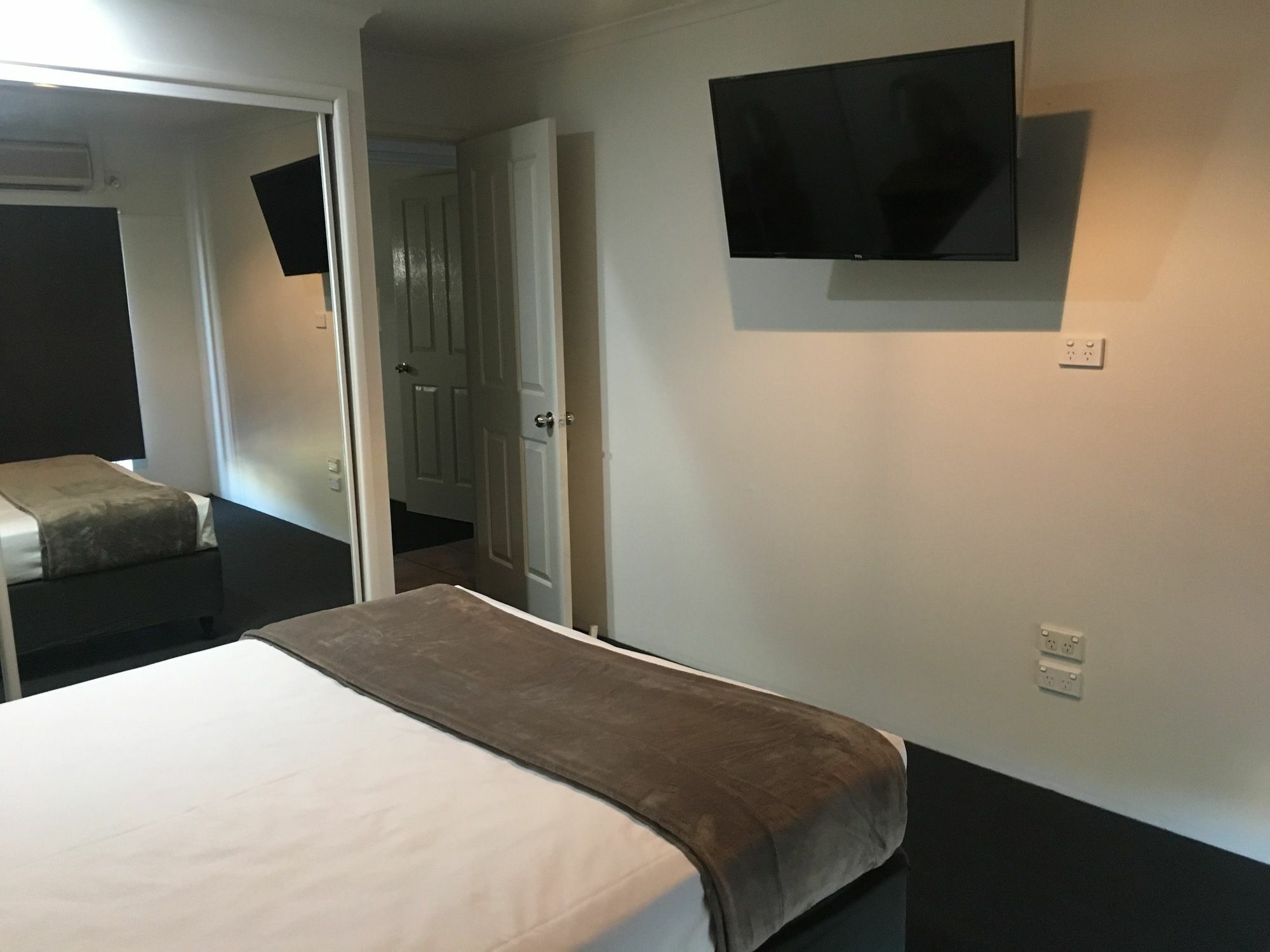 Cosmopolitan Motel & Serviced Apartments Rockhampton Exterior photo